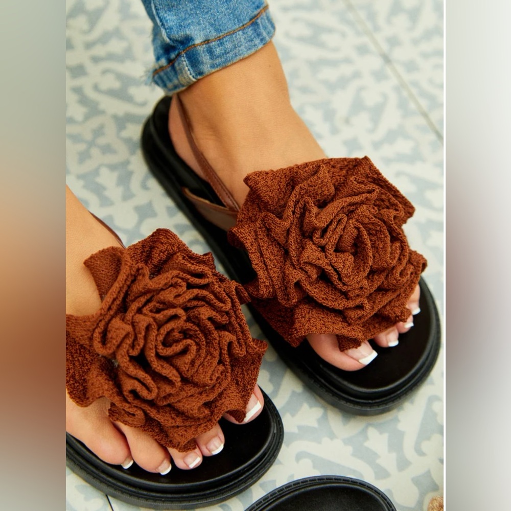 Flower Chunky Sandal
